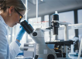 Como otimizar o controle de qualidade no laboratório de análises clínicas?