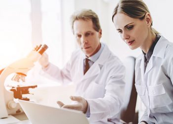 Como proteger os dados dos pacientes em laboratórios de análises clínicas?