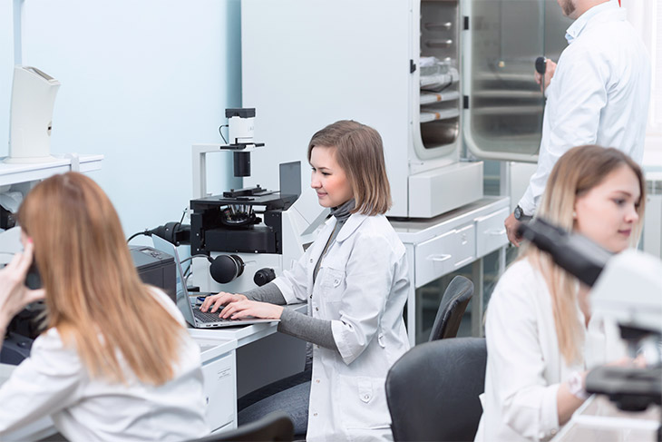 Como administrar um laboratório de análises clínicas?